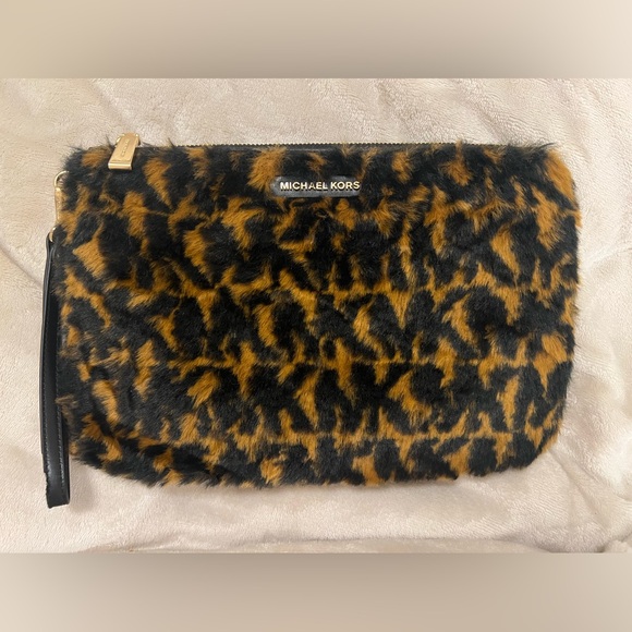 Micheal Micheal Kors Jet Set Large Logo Faux Fur Travel Pouch - Picture 1 of 6